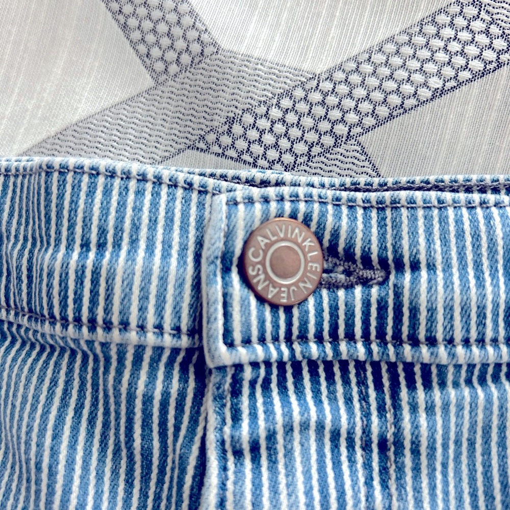 Vintage Calvin Klein Jeans Striped Jean Shorts size 10 - Picture 7 of 7